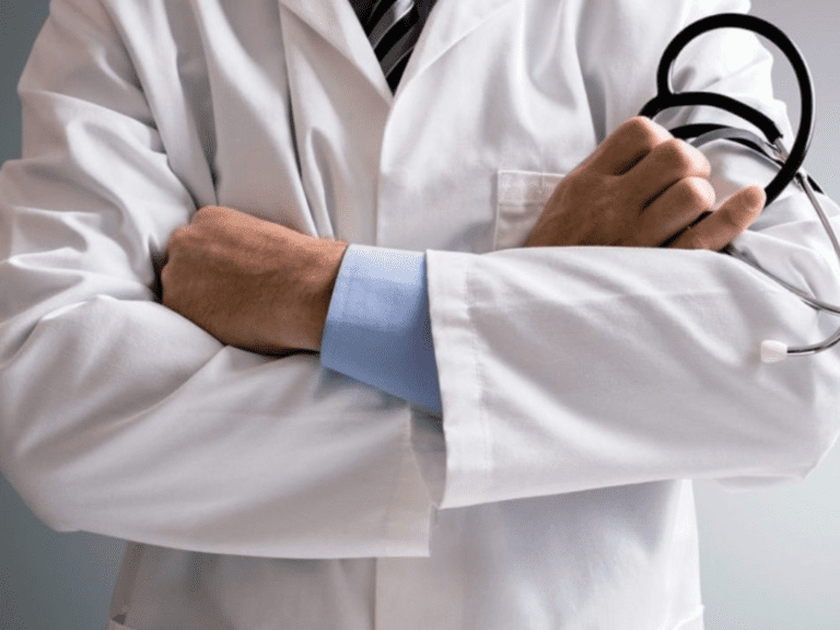 Recurso de CFM foi acolhido e pós-graduação médica não equivale título de especialista, entenda!