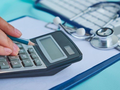 Confira 4 dicas de sucesso de gestão financeira para médicos